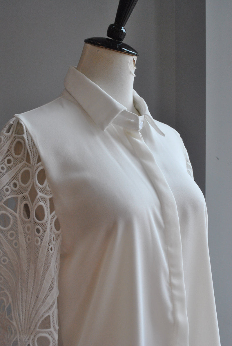 WHITE BLOUSE WITH LACE SLEEVES