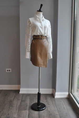 WHITE BLOUSE WITH LACE SLEEVES