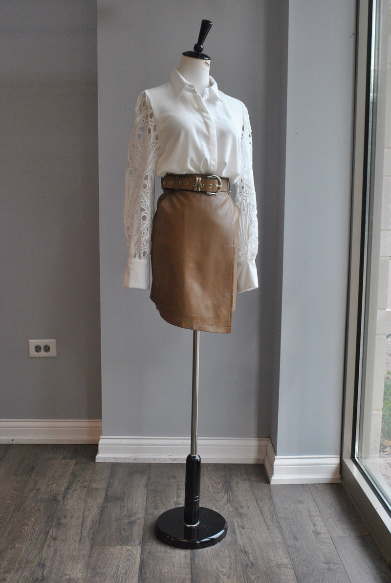 WHITE BLOUSE WITH LACE SLEEVES