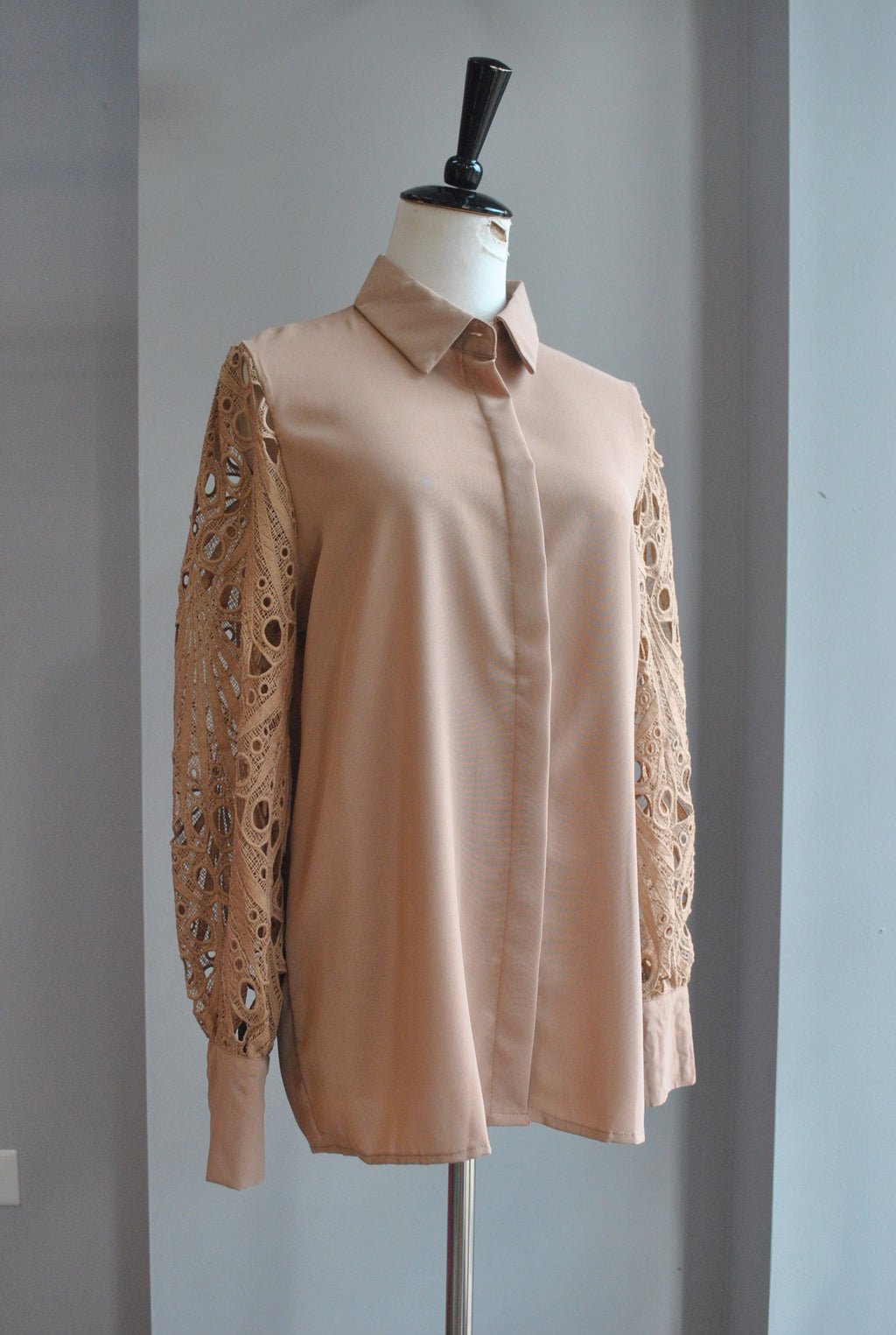 TAUPE BLOUSE WITH LACE SLEEVES