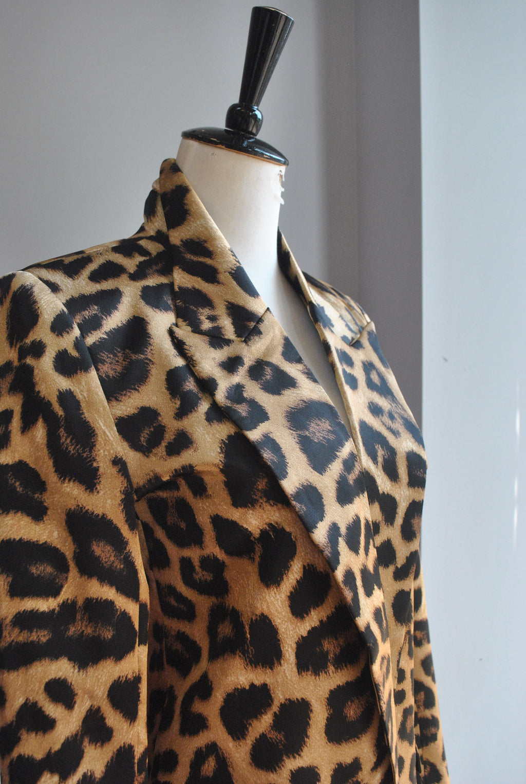 CHEETAH PRINT SILKY BLAZER
