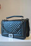 BLACK GUILTED CROSSBODY HANDBAG WITH CHAIN DETAIL