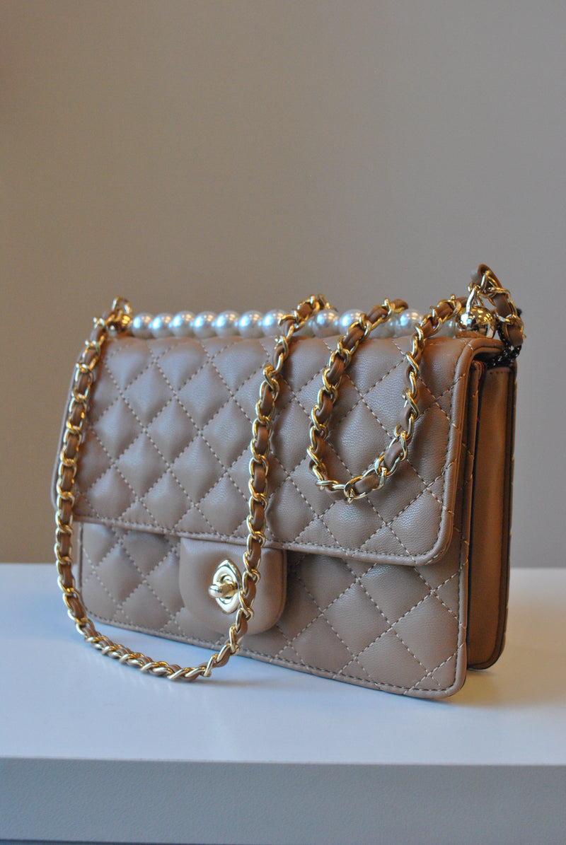 SMALL BEIGE QUILTED HANDBAG WITH PEARLS