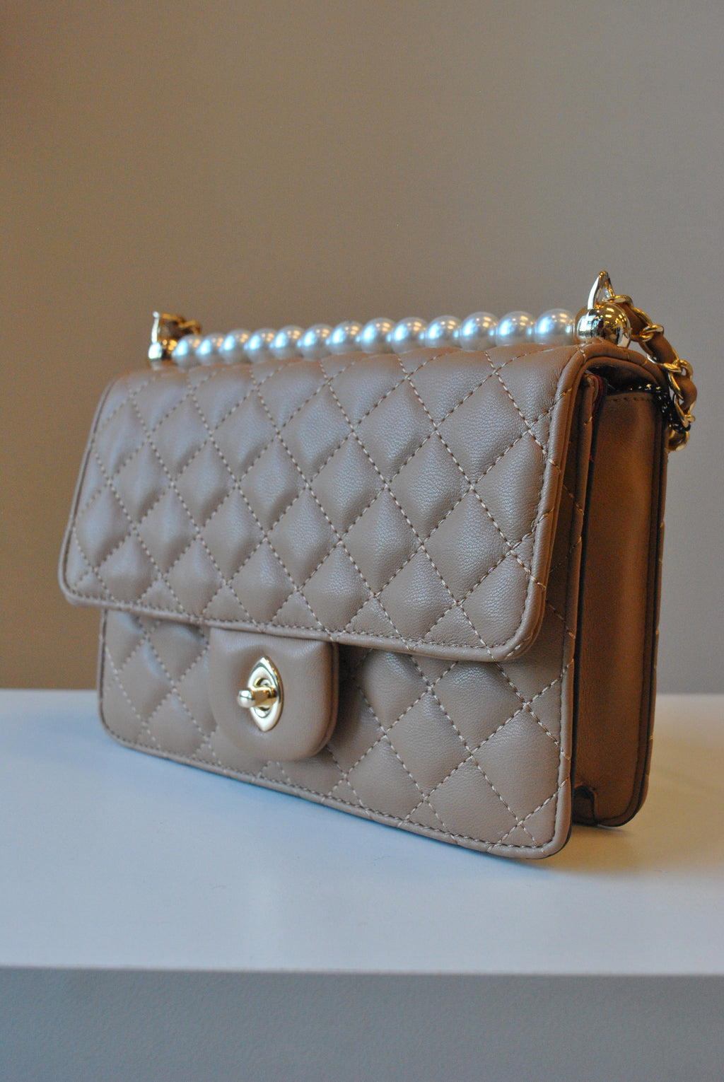 SMALL BEIGE QUILTED HANDBAG WITH PEARLS