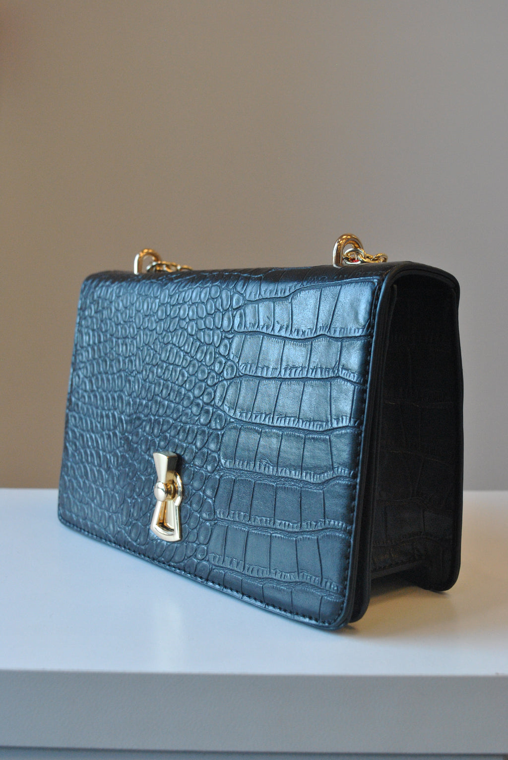 BLACK FAUX CROCODILE LEATHER CROSSBODY HANDBAG