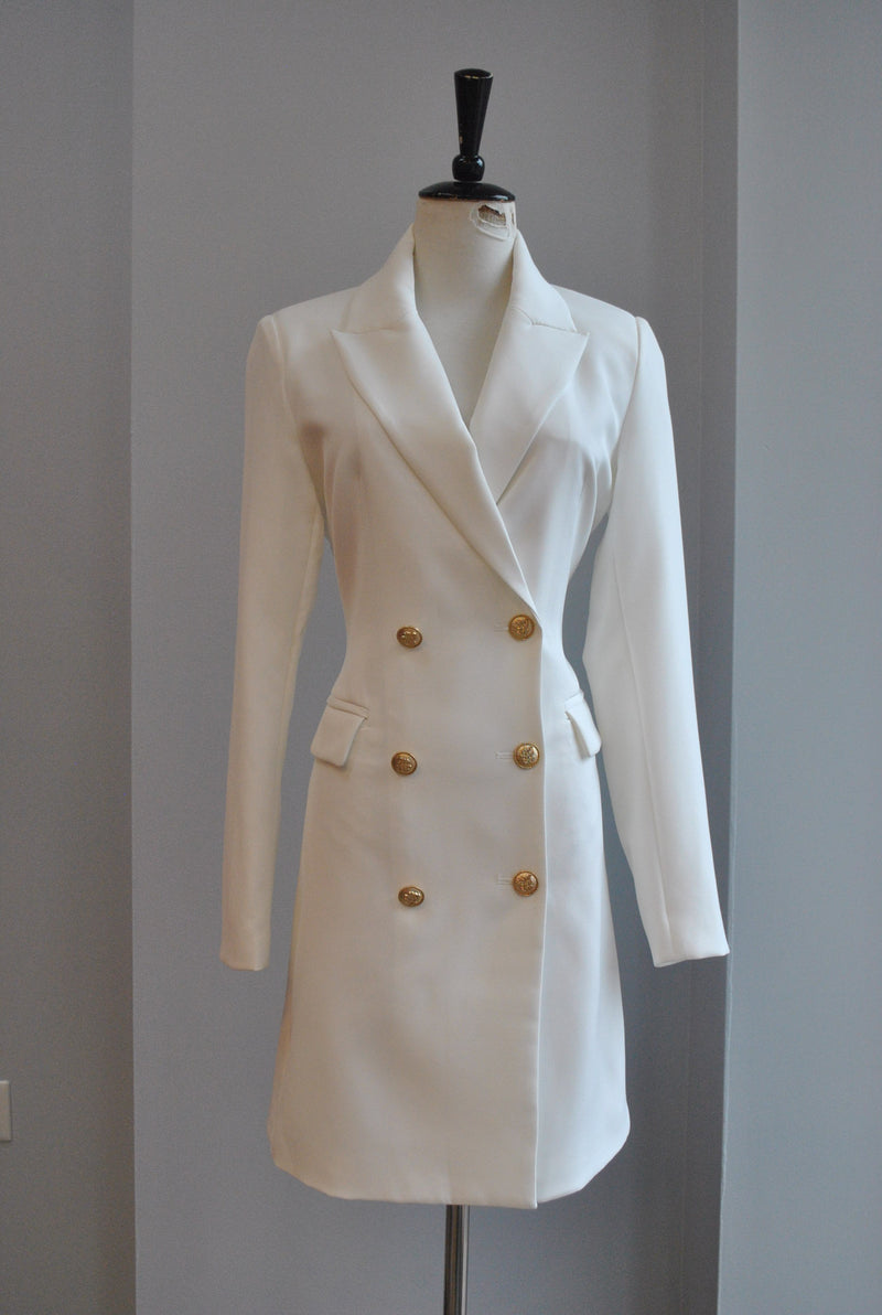 WHITE DOUBLE BREASTED JACKET DRESS OR A SPRING COAT