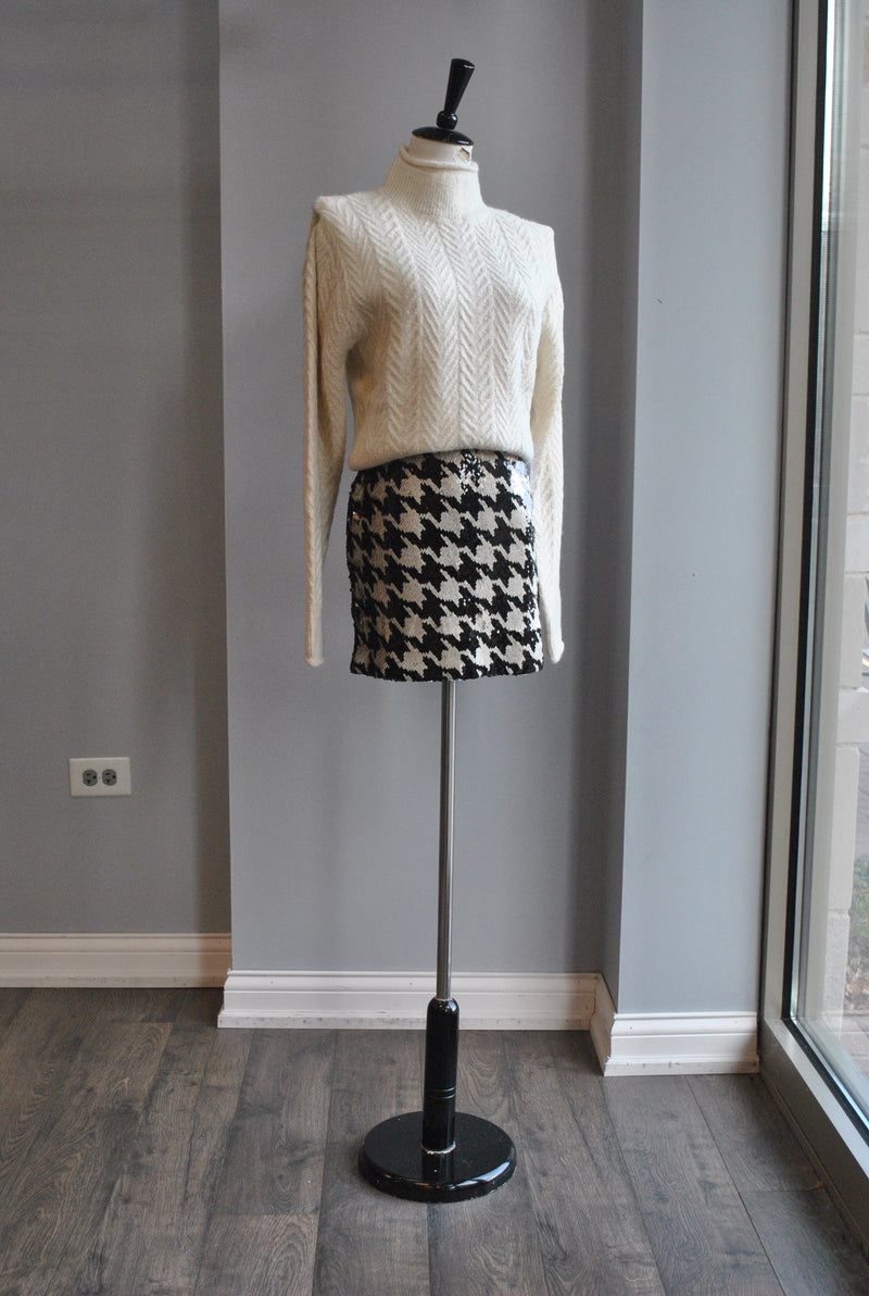 VANILLA SWEATER WITH STATEMENT SHOULDERS