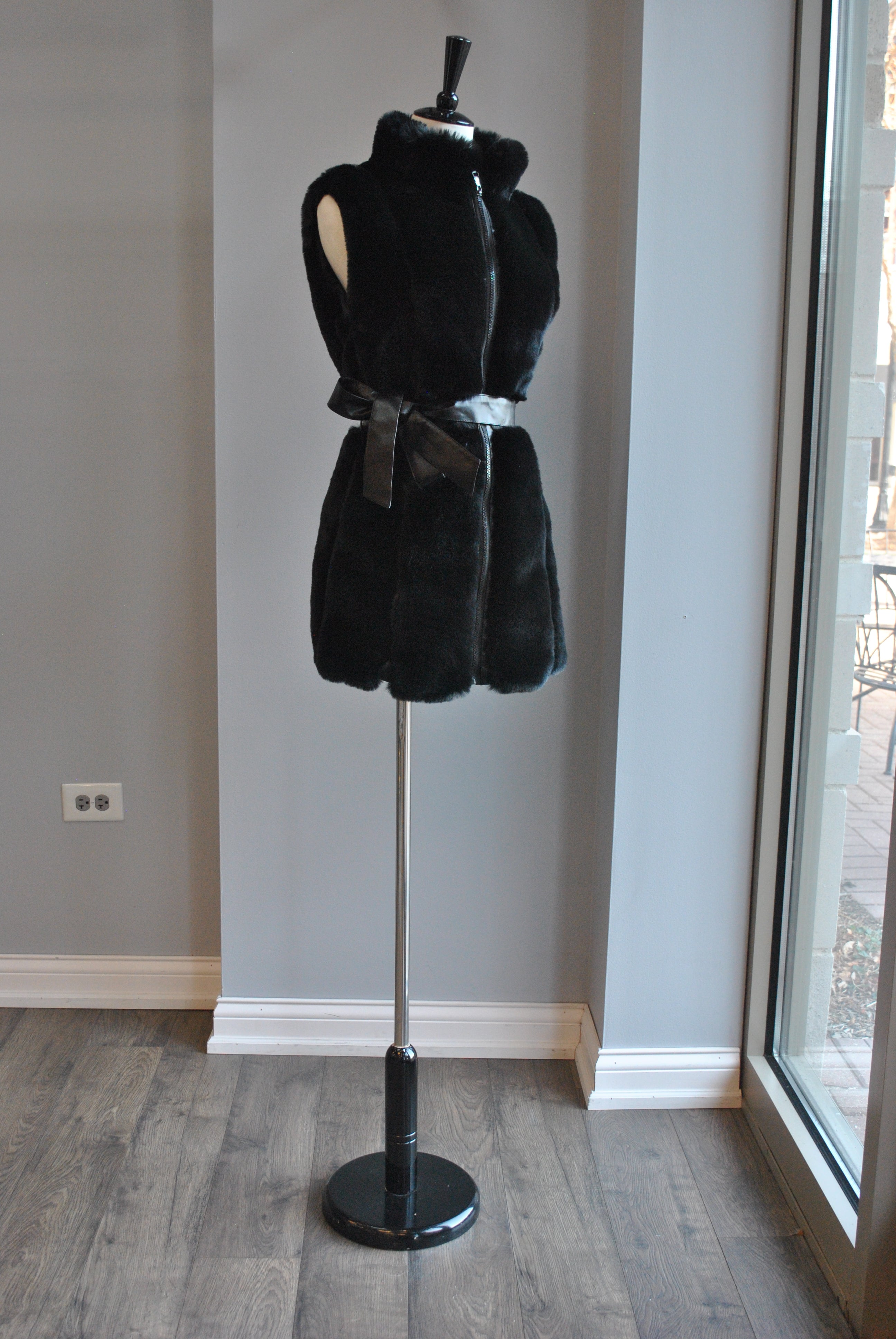 BLACK FAUX FUR VEST WITH A BELT – Le Obsession Boutique