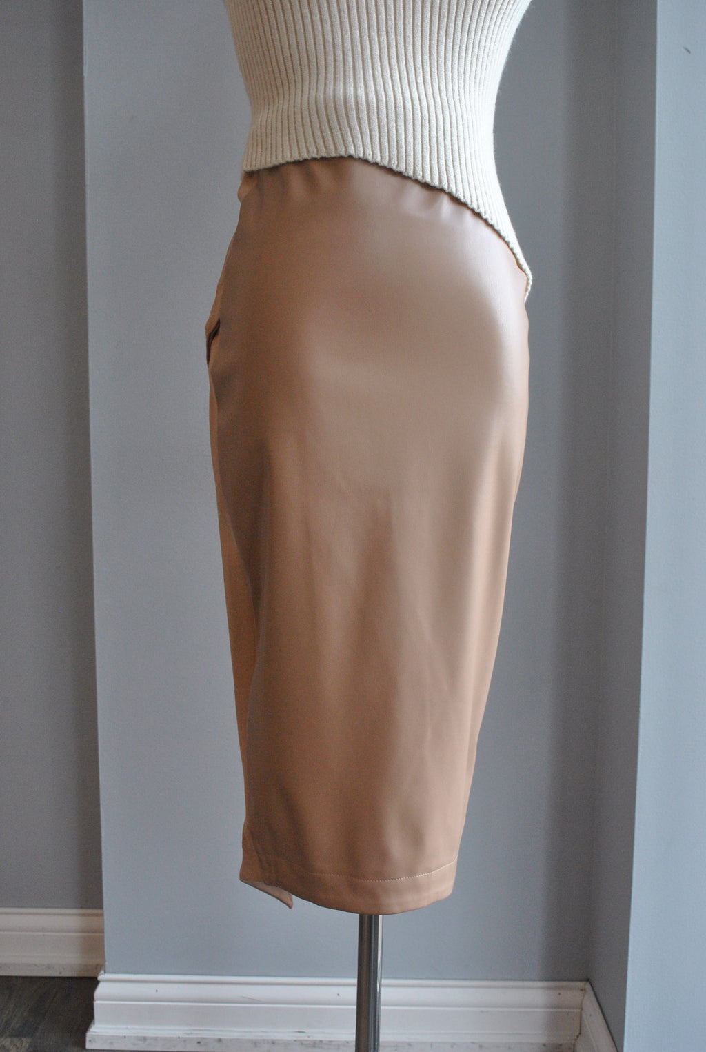 CARAMEL FAUX LEATHER PENCIL SKIRT WITH ELASTIC BACK
