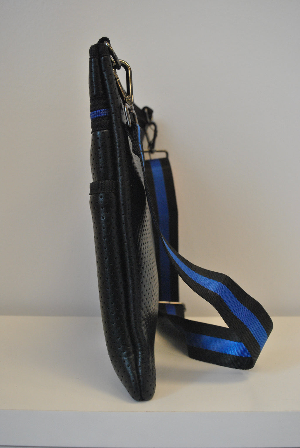 BLACK AND BLUE CROSSBODY HANDBAG