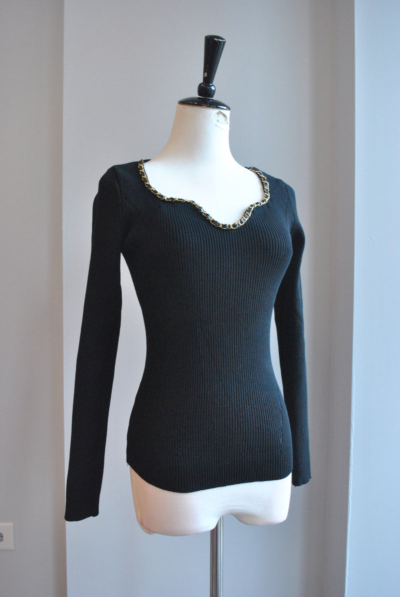 BLACK SWEATER TOP WITH GOLD CHAIN