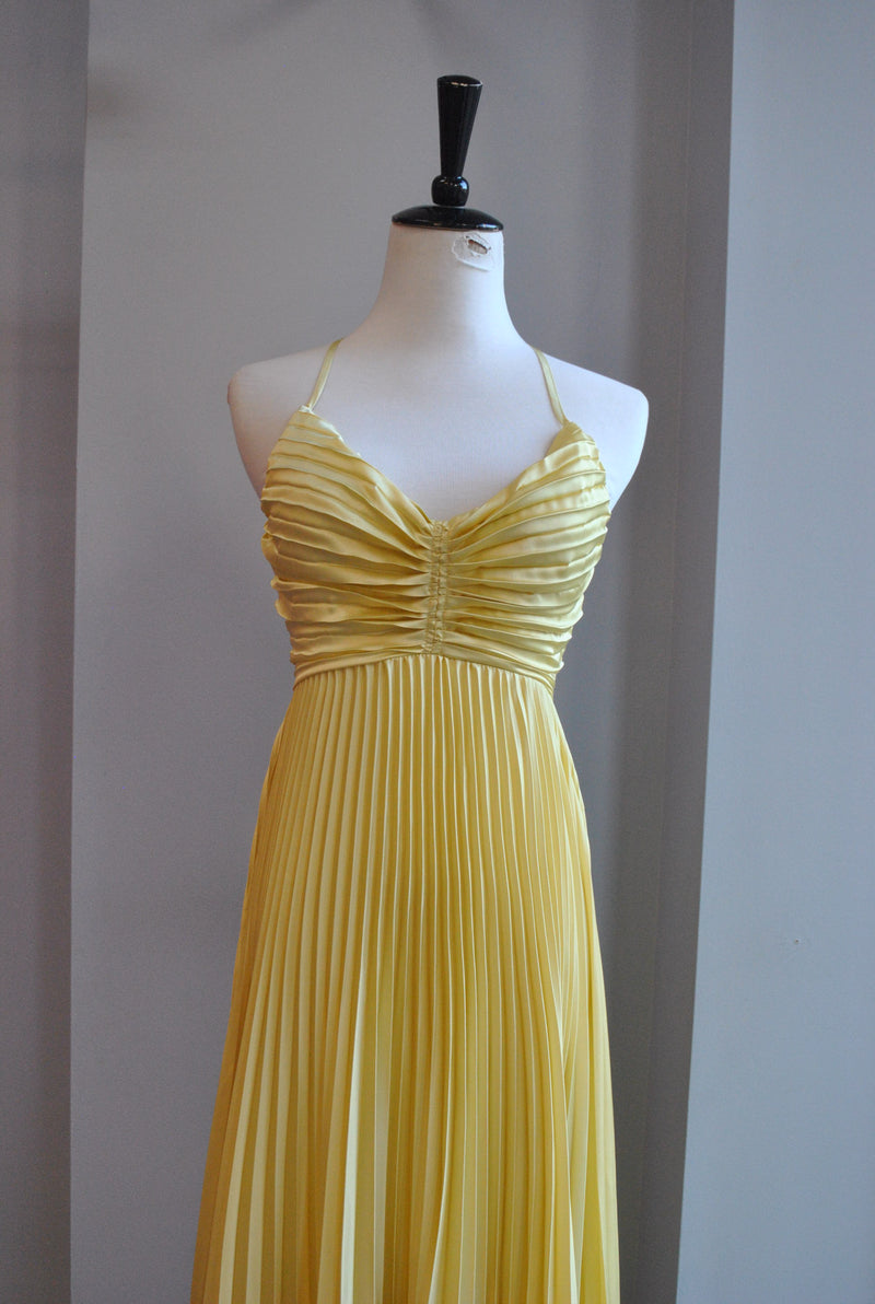 YELLOW PLEATED MAXI DRESS – Le Obsession Boutique