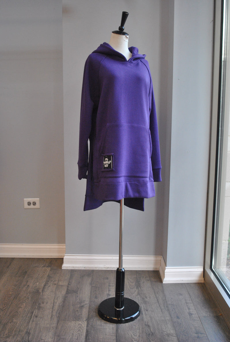 PURPLE SWEATSHIRT WITH A HOODIE