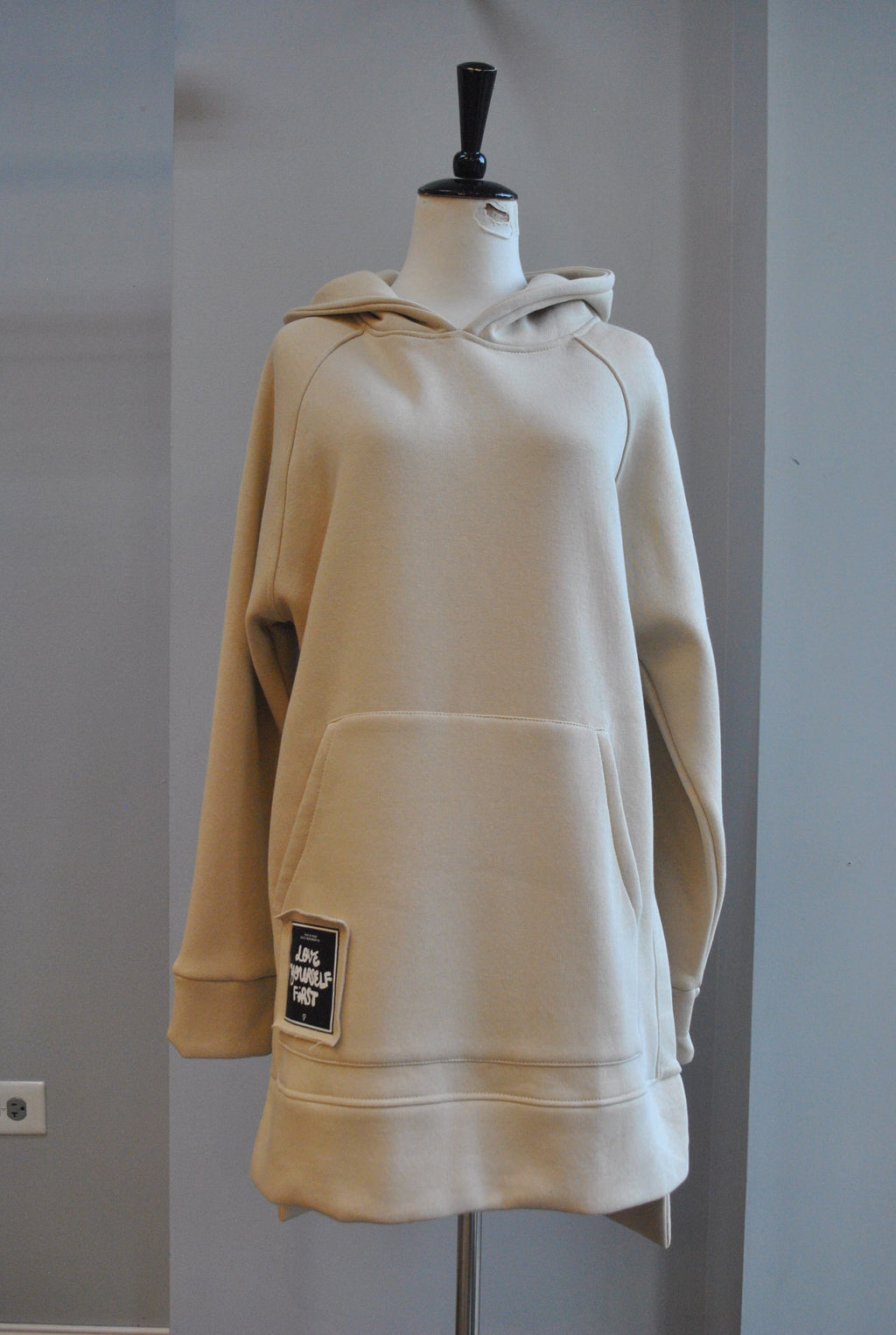 BEIGE SWEATSHIRT WITH A HOODIE