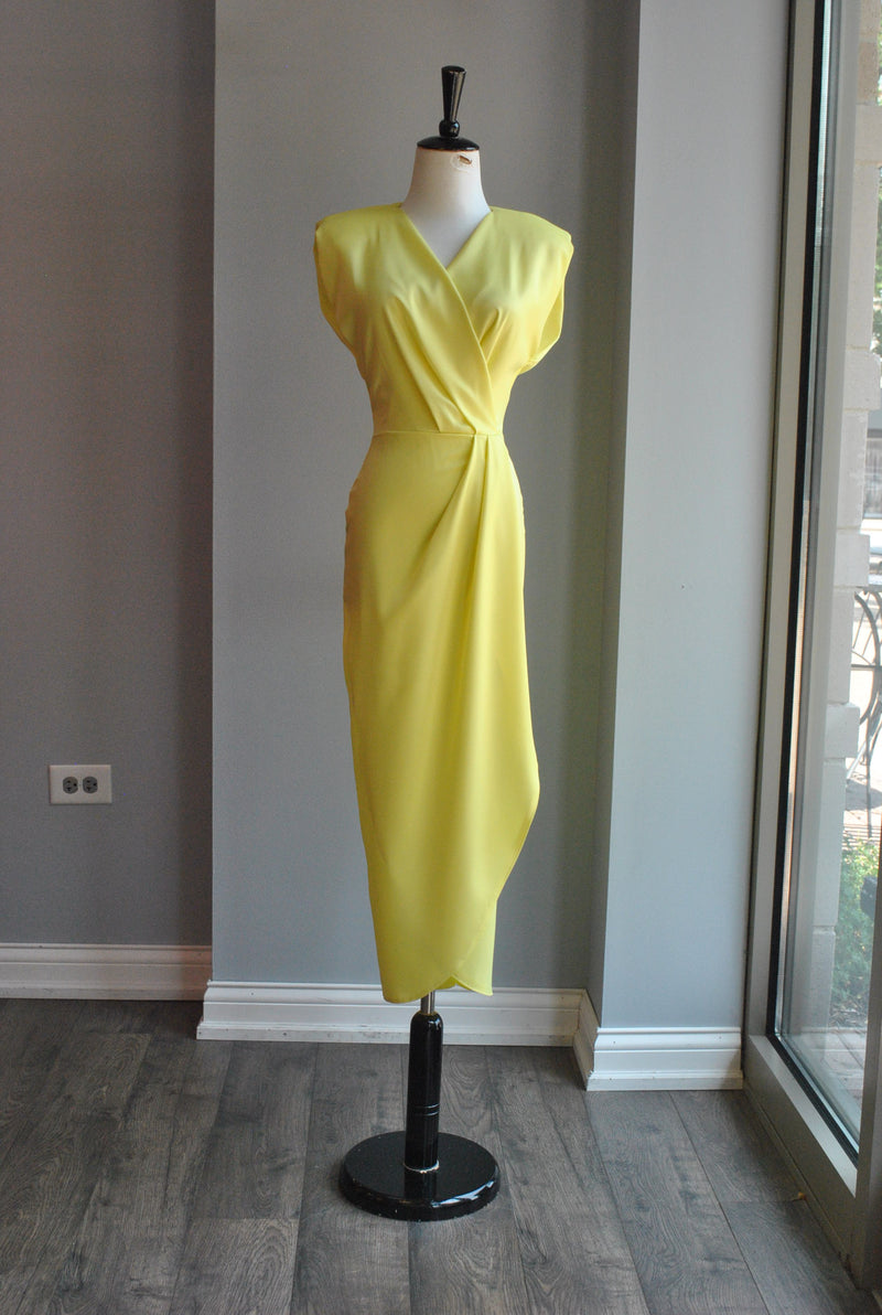 YELLOW SILKY MIDI DRESS WITH FRONT RUSHING