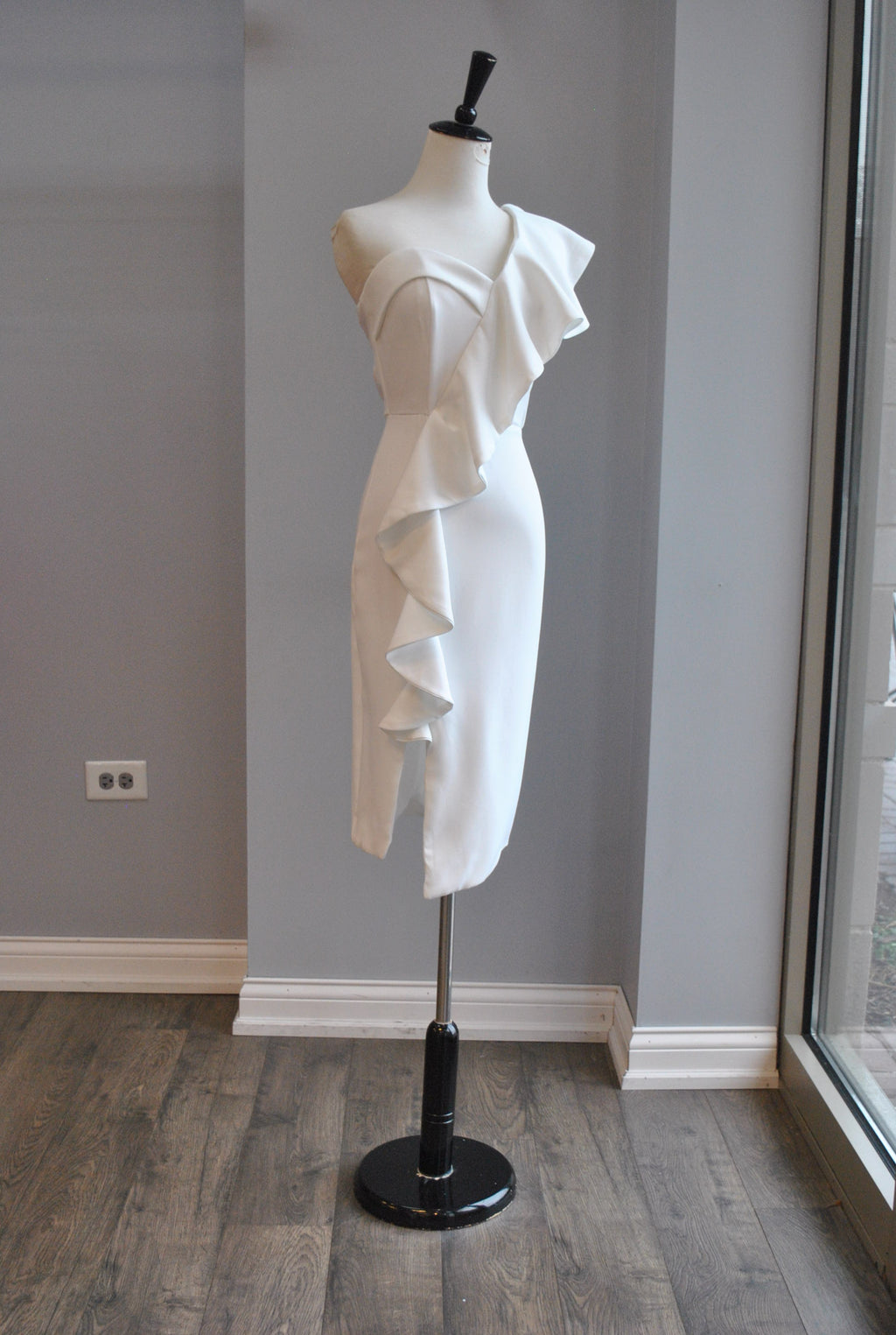 CLEARANCE - WHITE ASYMMETRIC DRESS WITH A RUFFLE