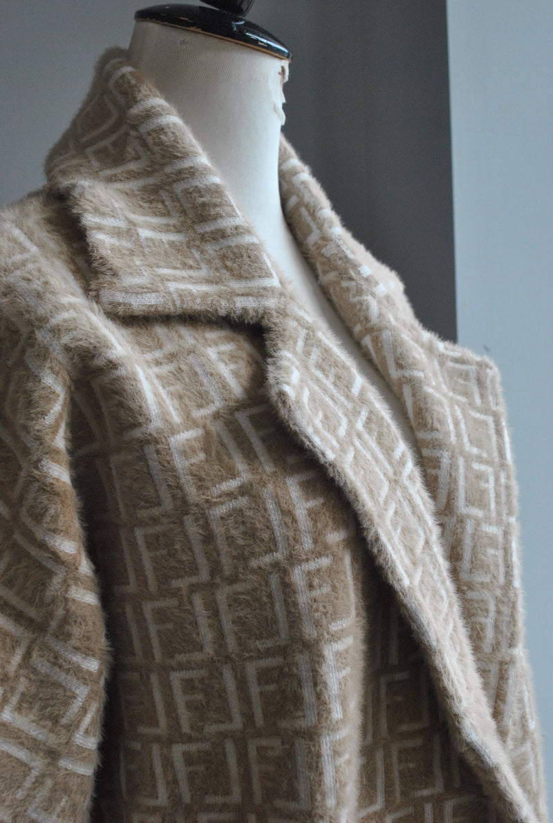BEIGE AND WHITE PRINT ALPAKA COAT