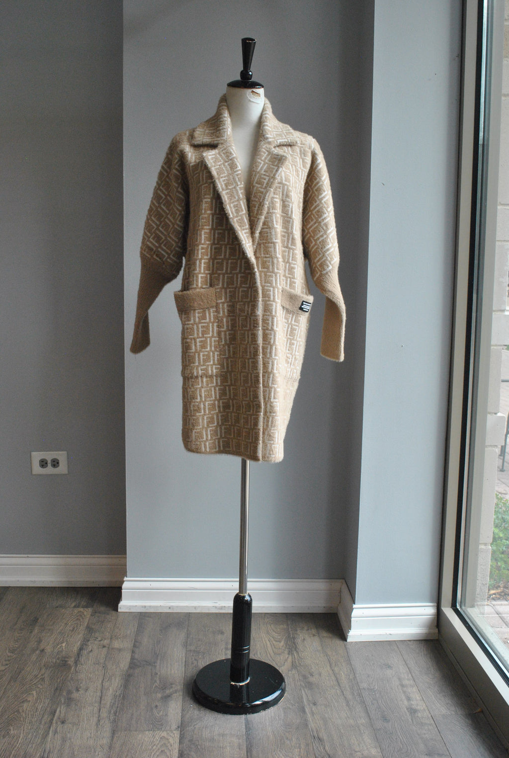 BEIGE AND WHITE PRINT ALPAKA COAT