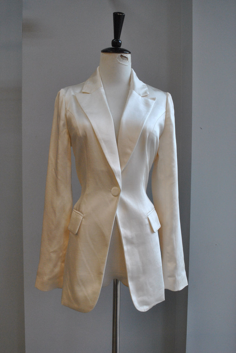 OFF WHITE SATIN BOYFRIEND STYLE BLAZER