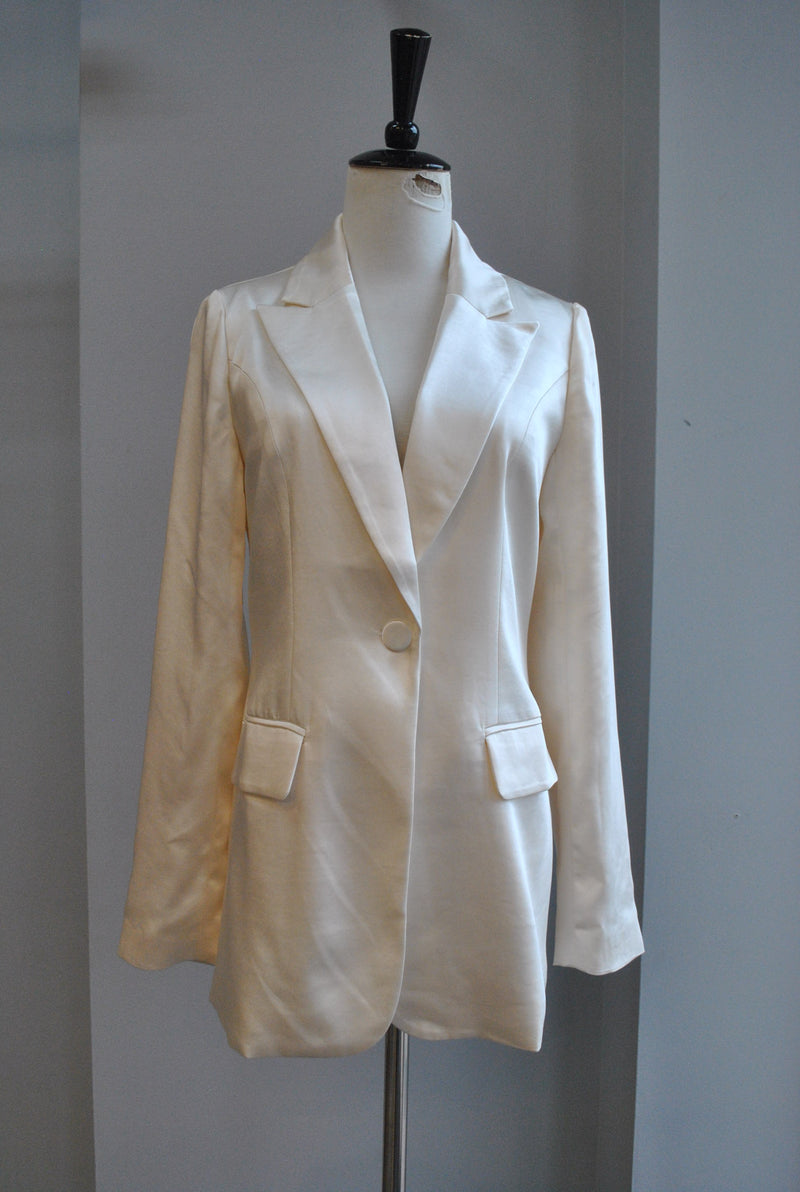 OFF WHITE SATIN BOYFRIEND STYLE BLAZER