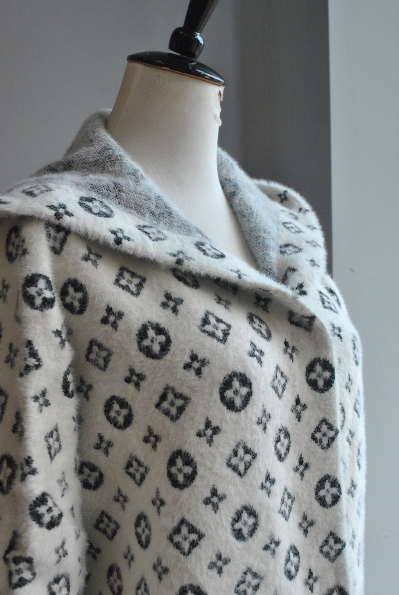 VANILLA AND BLACK PRINT ALPAKA COAT WITH A HOODIE