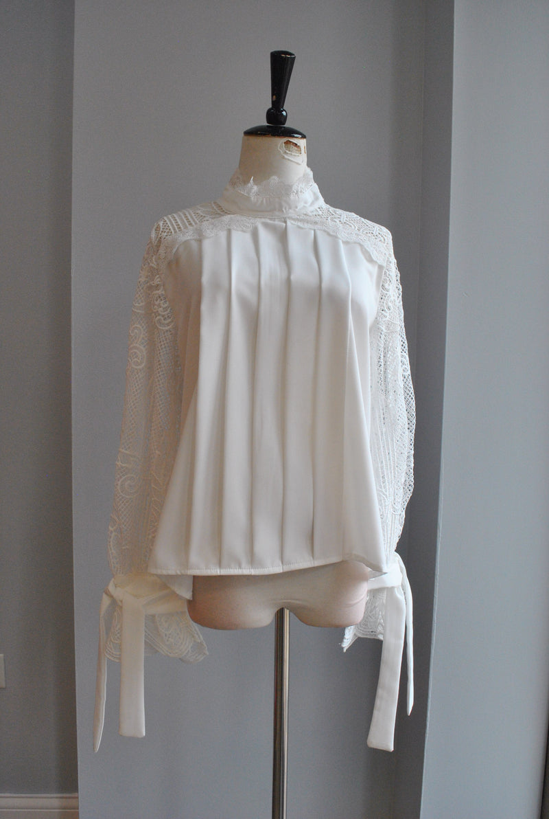 WHITE BLOUSE WITH LACE
