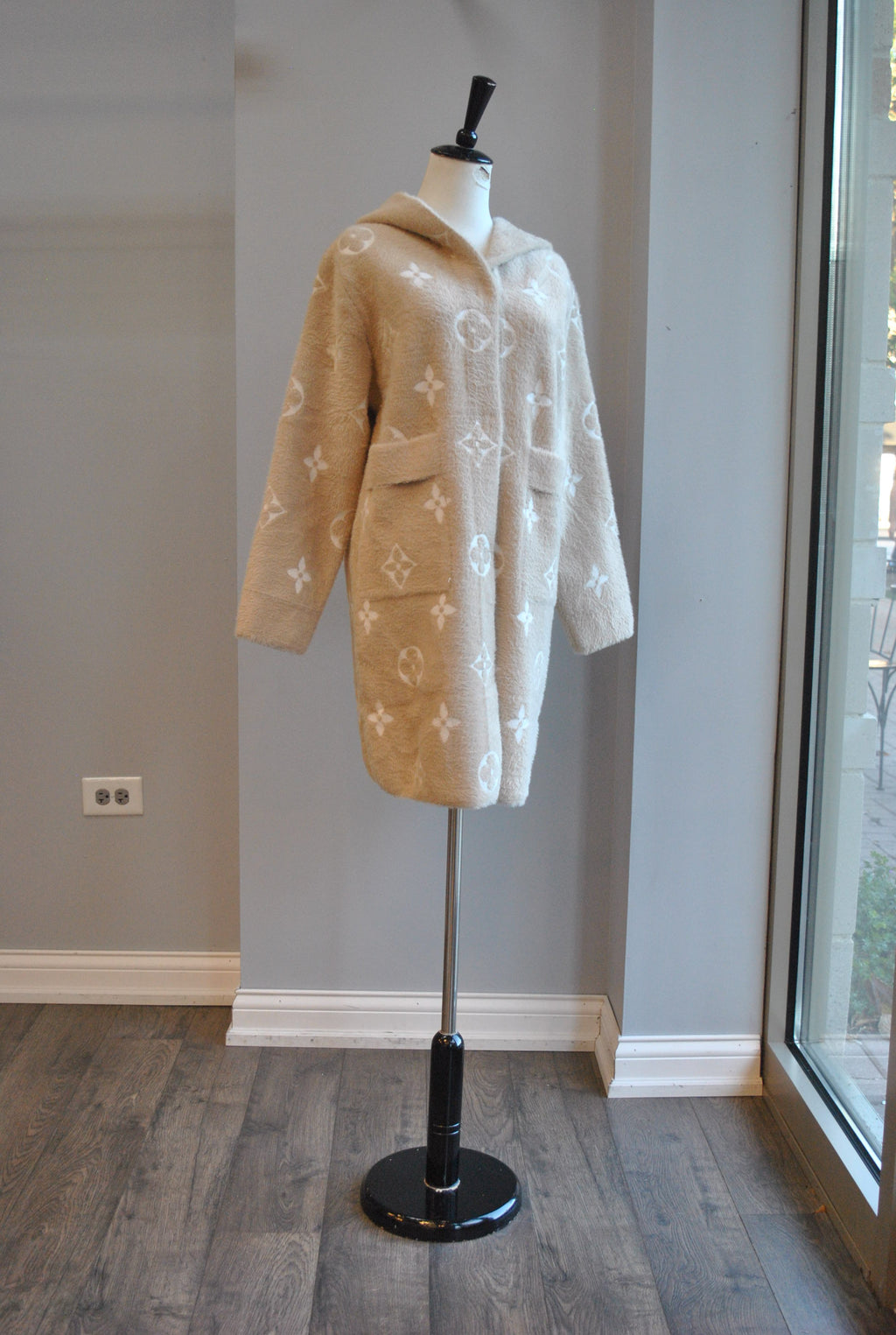LIGHT BEIGE ALPAK COAT WITH A HOODIE