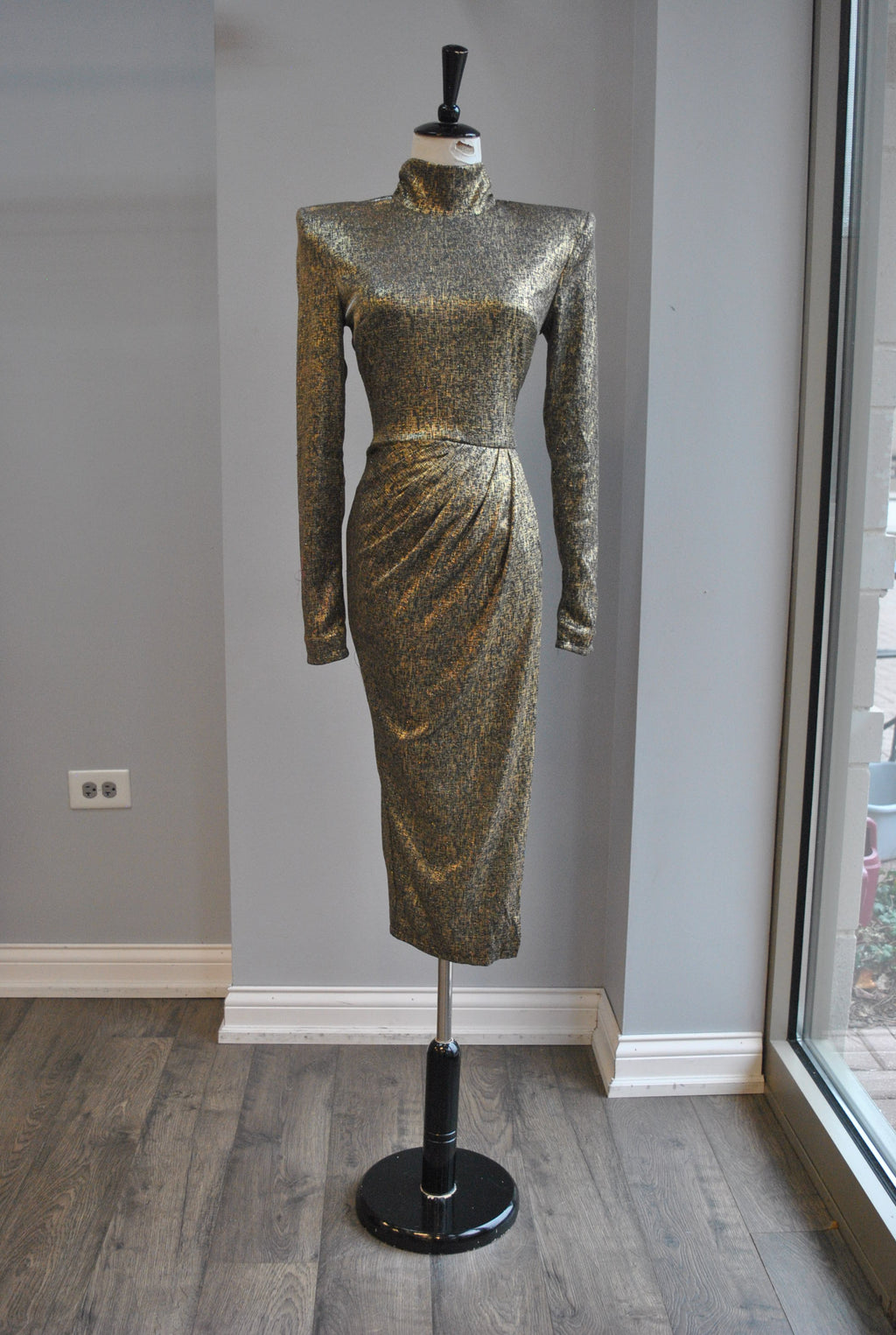 GOLD MIDI DRESS WITH STATEMENT SHOULDERS