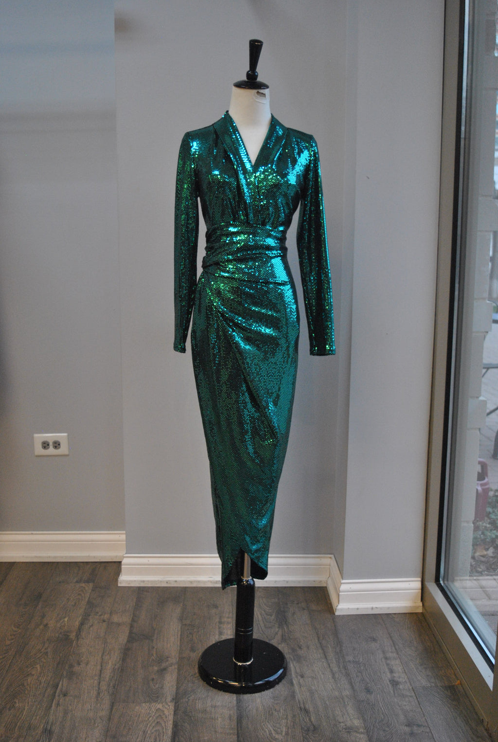GREEN SEQUIN MIDI FIT DRESS WITH SIDE SLIP