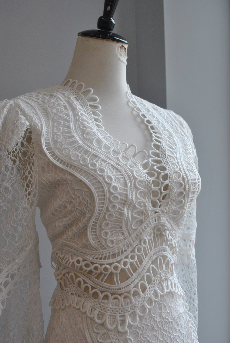 WHITE LACE COCKTAIL DRESS
