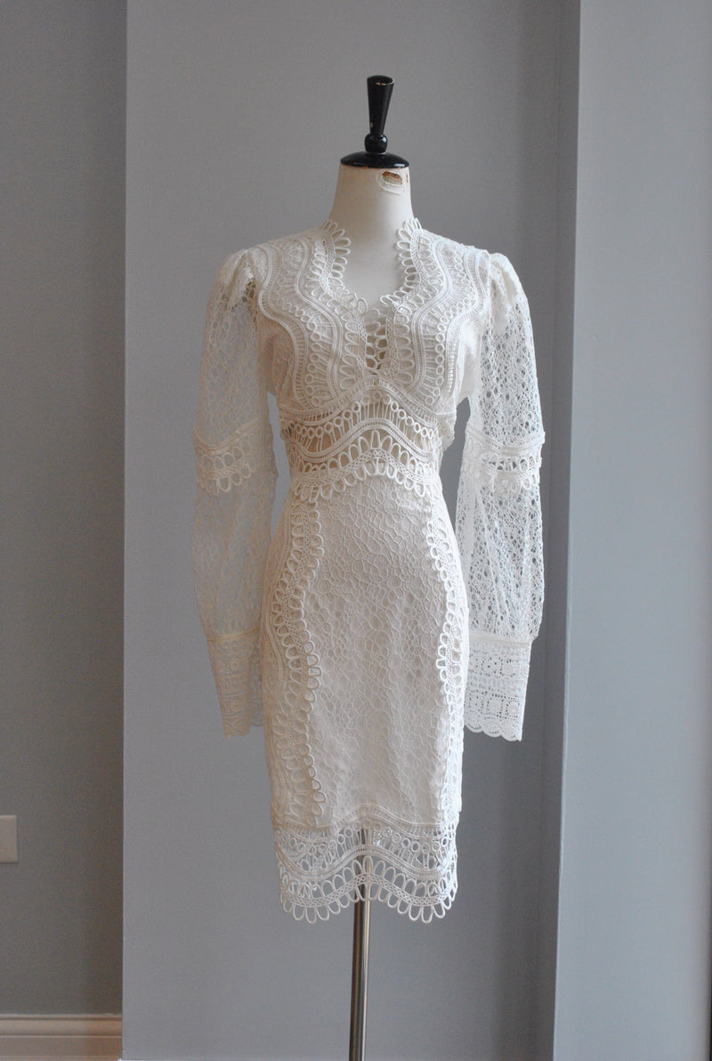 WHITE LACE COCKTAIL DRESS