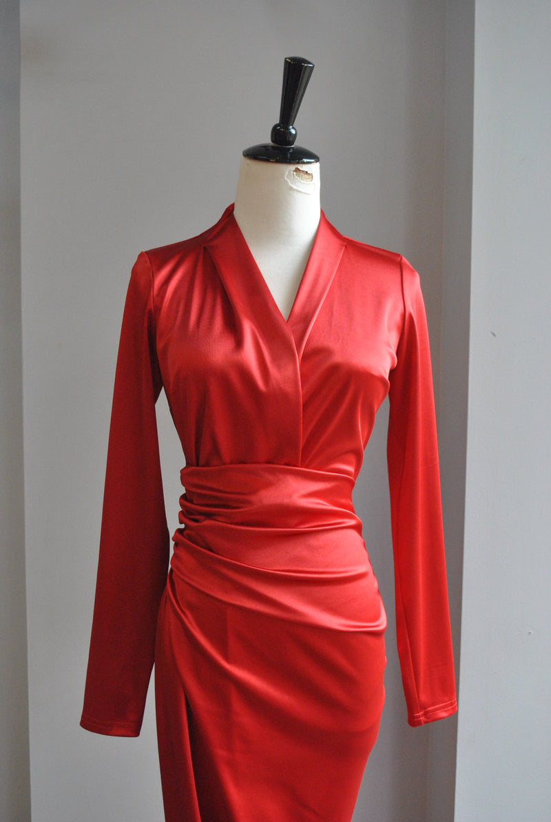 RED MIDI FIT DRESS WITH SIDE SLIP AND RUSHING
