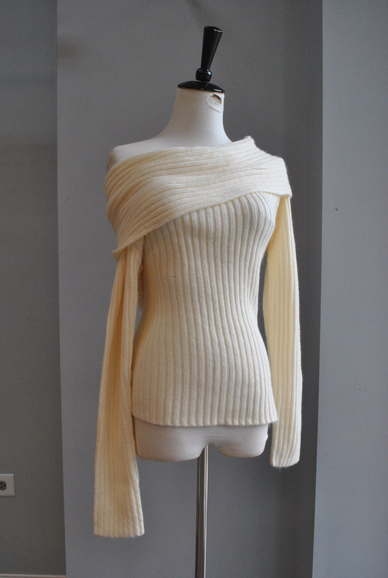 CLEARAMCE - VANILLA OFF THE SHOULDER SWEATER