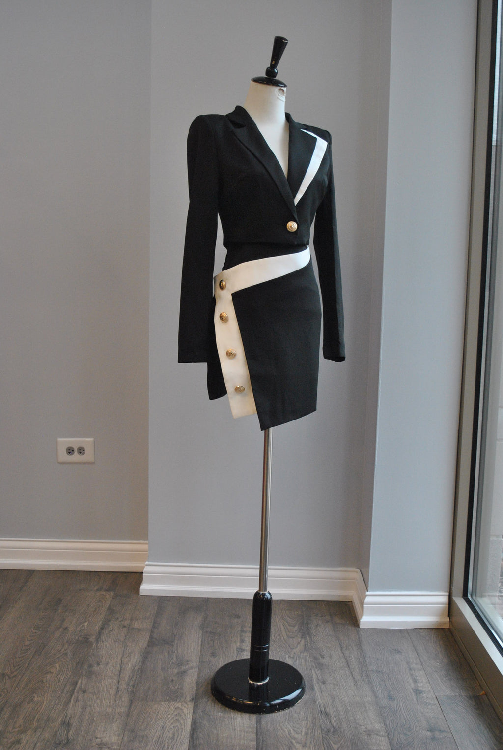 CLEARANCE - BLACK AND WHITE SET OF MINI SKIRT AND CROPPED BLAZER