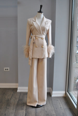 BLUSH PINK SUIT OF CROPPED PANTS AND OVERSIZED BLAZER