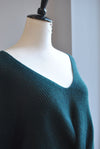 HUNTER GREEN CROPPED SWATER WITH A TWIST
