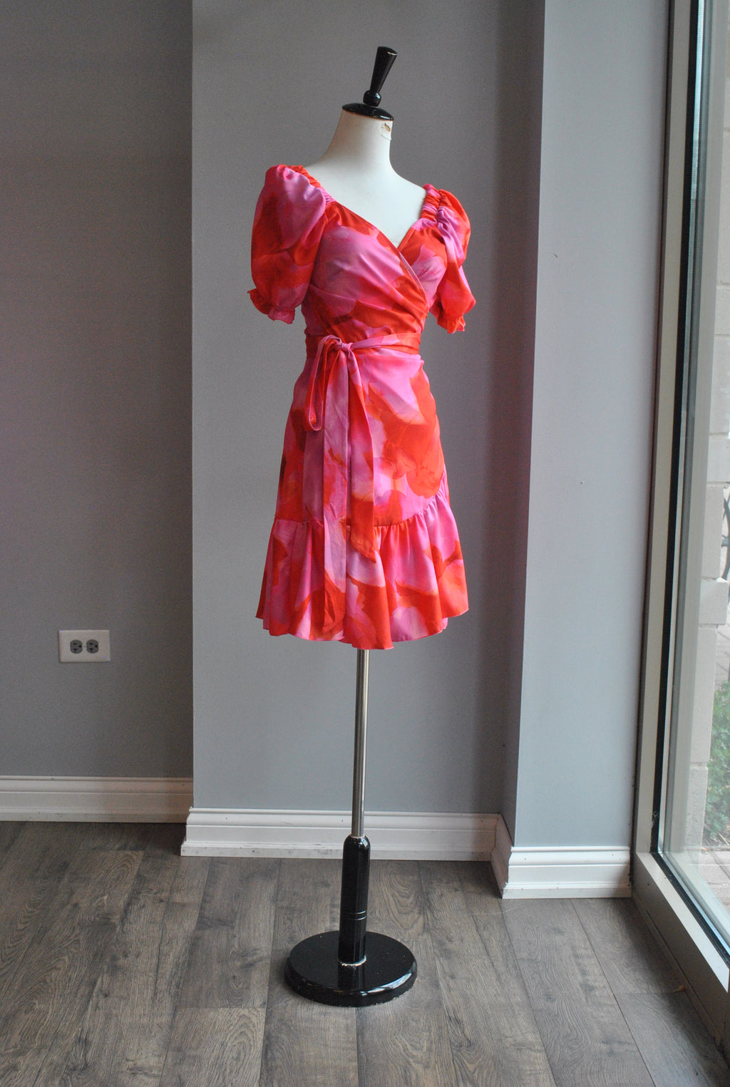 PINK AND RED WRAP SUMMER DRESS WITH SHORT SLEEVES