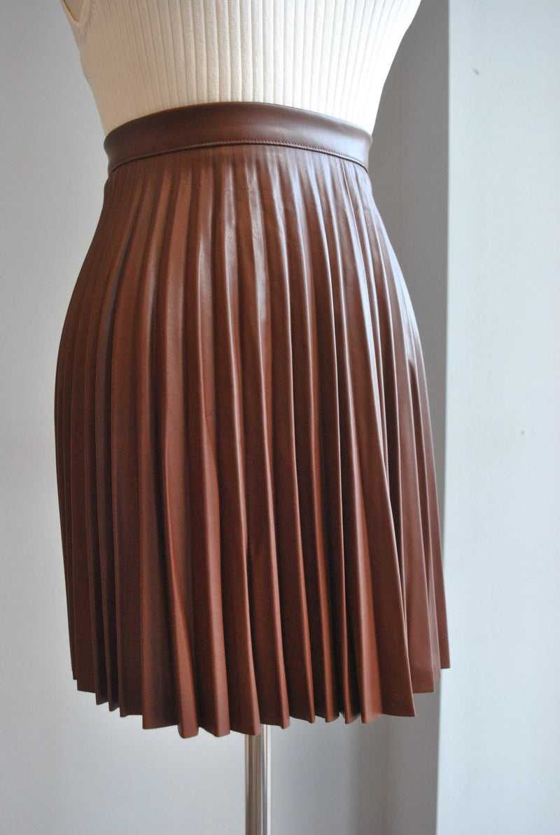 CHOCOLATE BROWN FAUX LEATHER PLEATED MINI SKIRT
