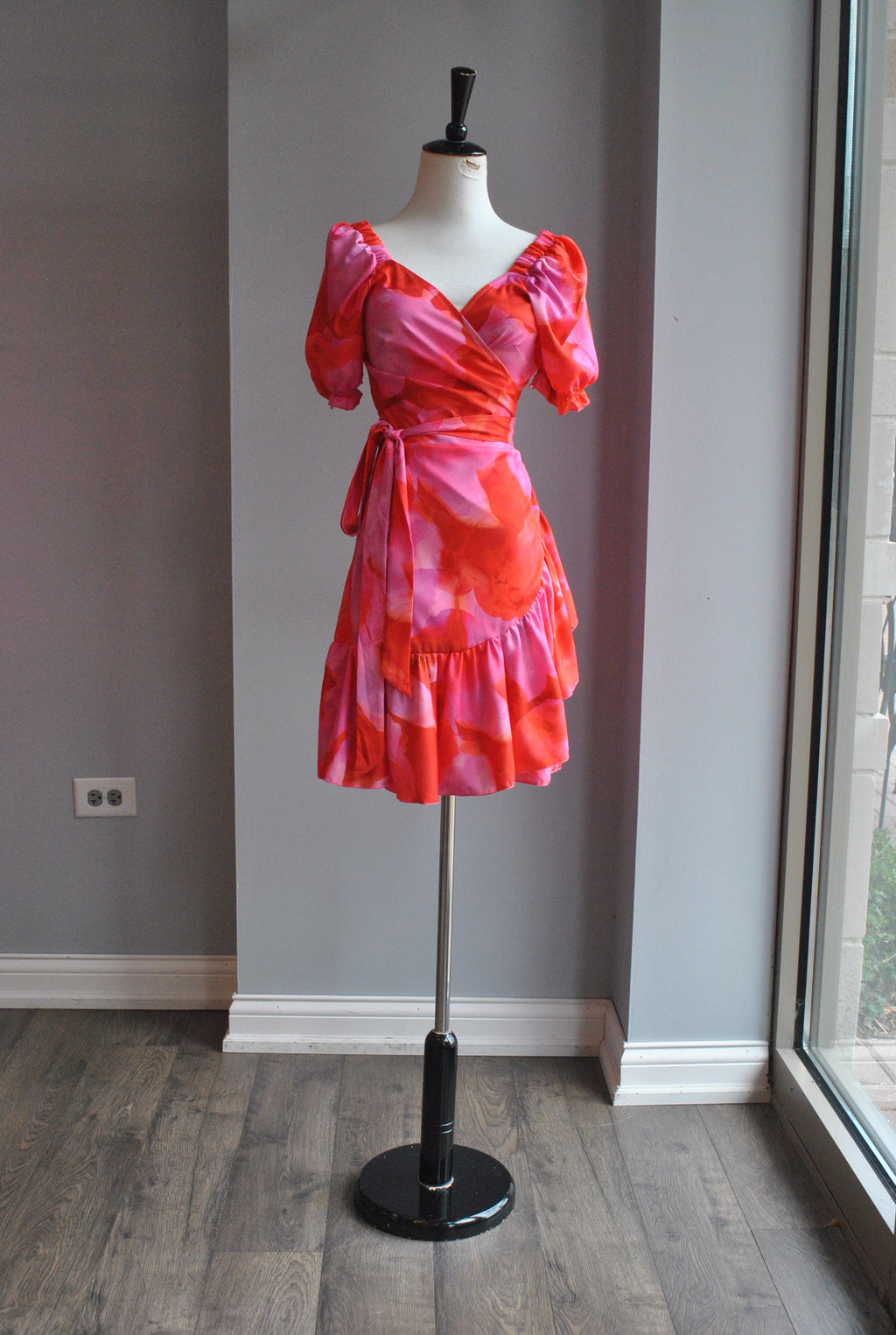 PINK AND RED WRAP SUMMER DRESS WITH SHORT SLEEVES