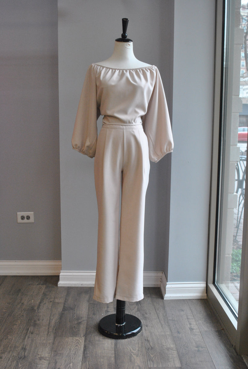 BEIGE SET OF CROPPED PANTS AND TIE TOP