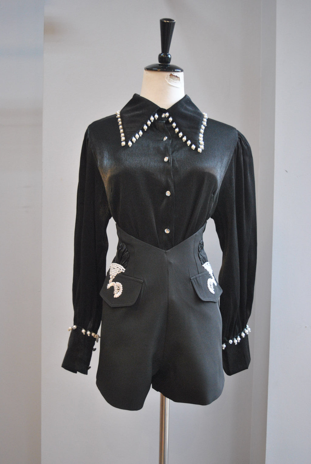 BLACK SHORTS WITH PEARLS AND RHINESTONES