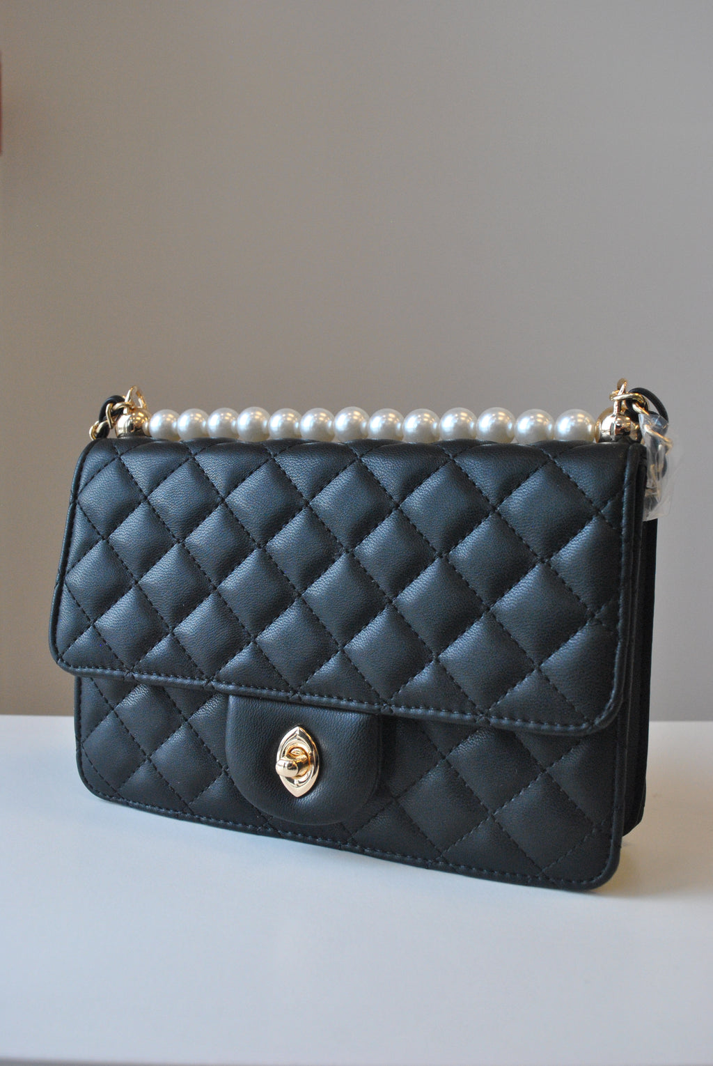 BLACK GUILTED CROSSBODY BAG