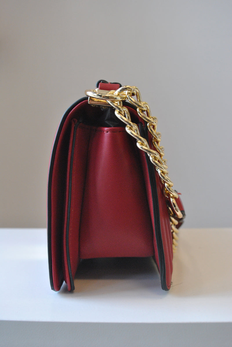 DEEP RED COLOR GUILTED CROSSBODY BAG WITH GOLD CHAIN