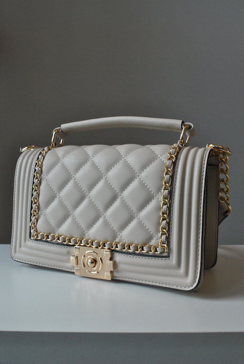 SAND COLOR GUILTED CROSSBODY BAG WITH GOLD CHAIN DEATILS