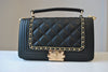 BLACK GUILTED MIDIUM CROSSBODY BAG WITH GOLD CHAIN