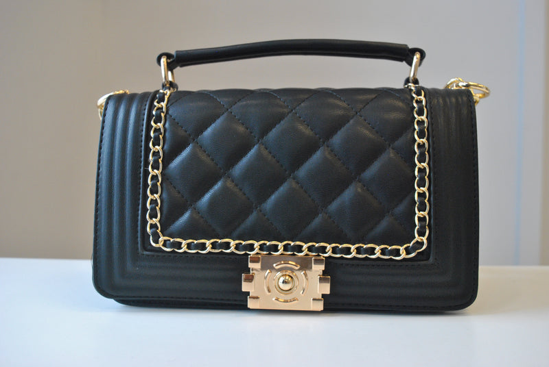 BLACK GUILTED MIDIUM CROSSBODY BAG WITH GOLD CHAIN