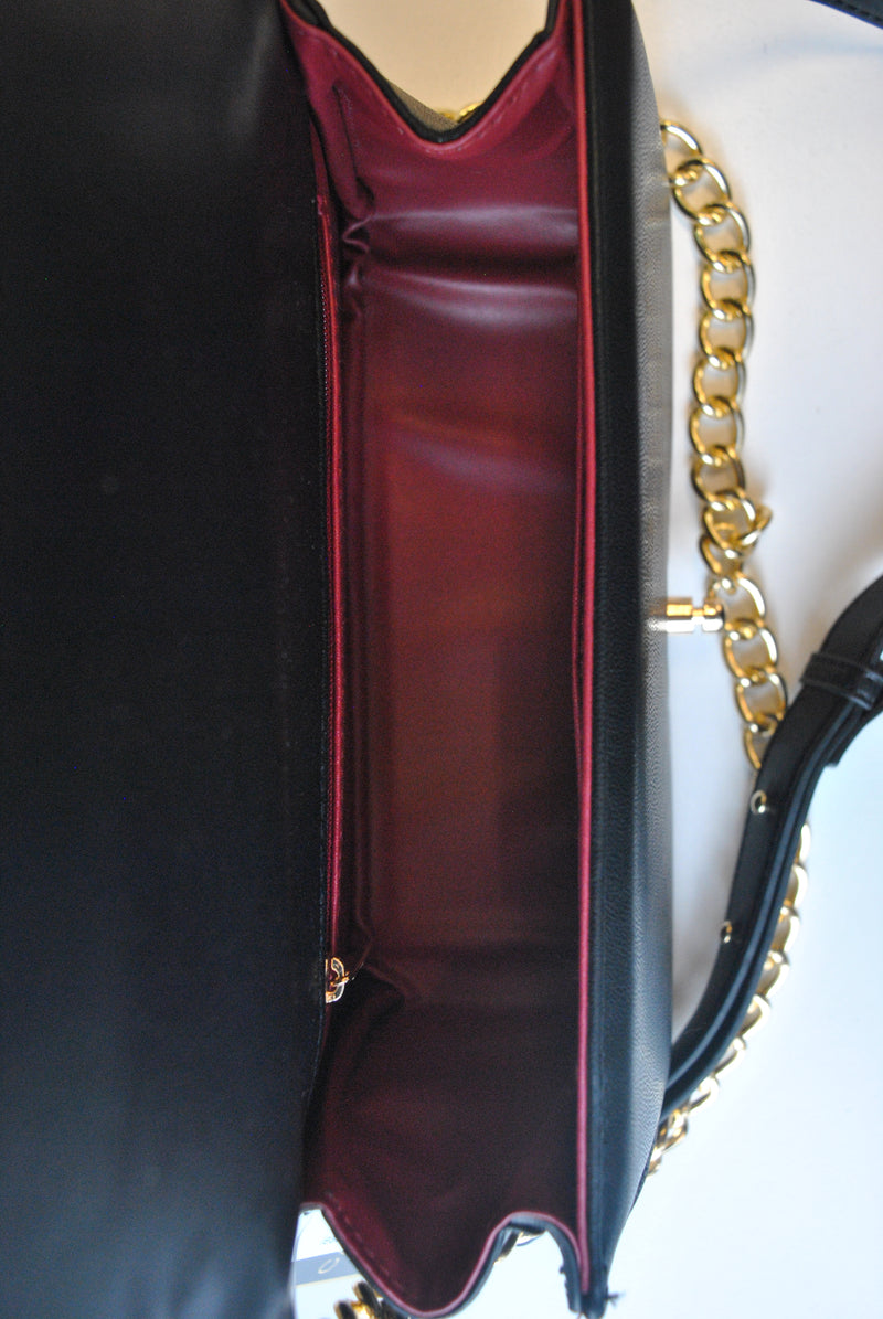 BLACK GUILTED MIDIUM CROSSBODY BAG WITH GOLD CHAIN – Le Obsession