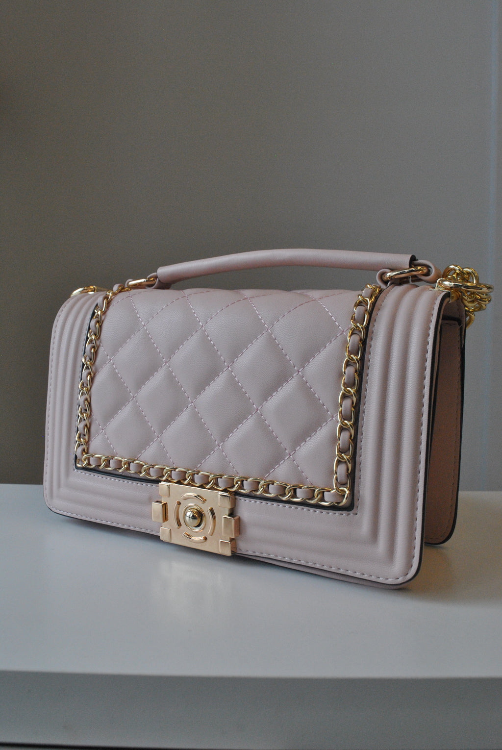 BLUSH PINK GUILTED MEDIUM CROSSBODY BAG WITH GOLD CHAIN