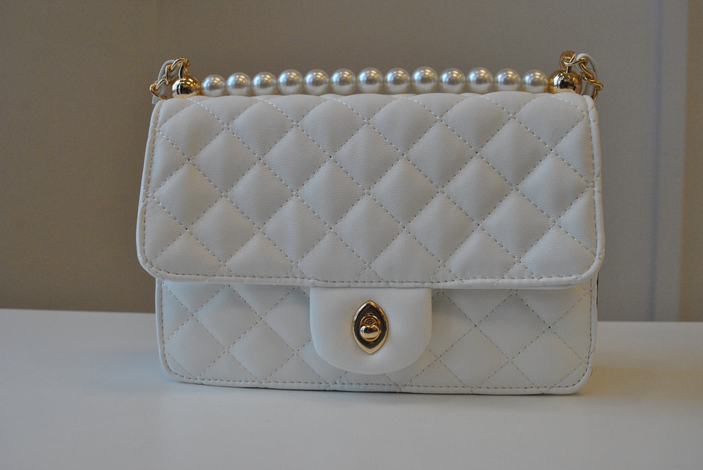 WHITE GUILTED SMALL CROSSBODY BAG WITH PEARLS
