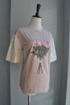 BLUSH PINK GRAPHIC T-SHIRT WITH SEQUIN SLEEVES